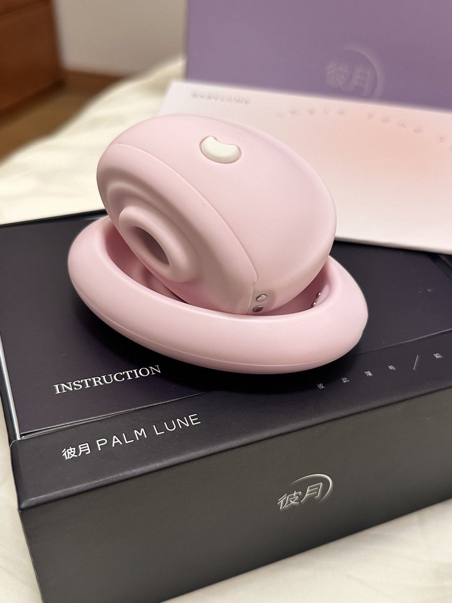 抽奖抽到一个<a href="/Biyue_Official/">彼月Biyue_Official</a> 家的小玩具
超出我想象的好，很柔软的质感，而且还是插座款，充电很方便！放在桌上也很好看哦，学生党和合租党也可以放心入手，特别静音，之前买的玩具声音都像装修队，这个很不错基本没有声音🥰绝对真实的测评！