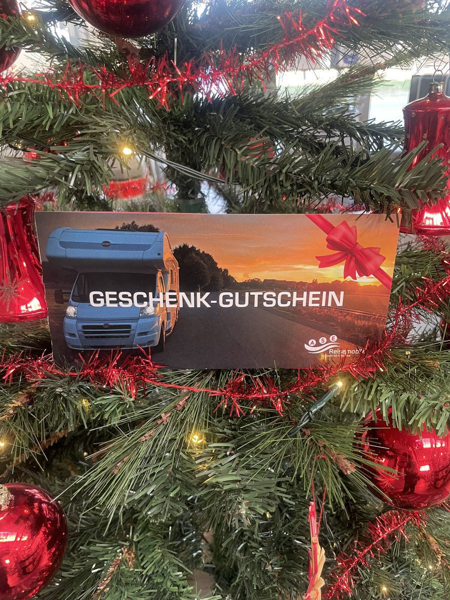 ASEReisemobile's tweet photo. 🎄 Gutschein im Weihnachtsbaum = perfekte Geschenkidee 🎁
Für Camping- &amp; Outdoorfans genau das Richtige.

🎁 Gutscheine &amp; viele schöne Sachen gibt’s bei uns im Shop!
#Weihnachtsgeschenk #Gutschein #Camping https://t.co/eGoE8hpR7X