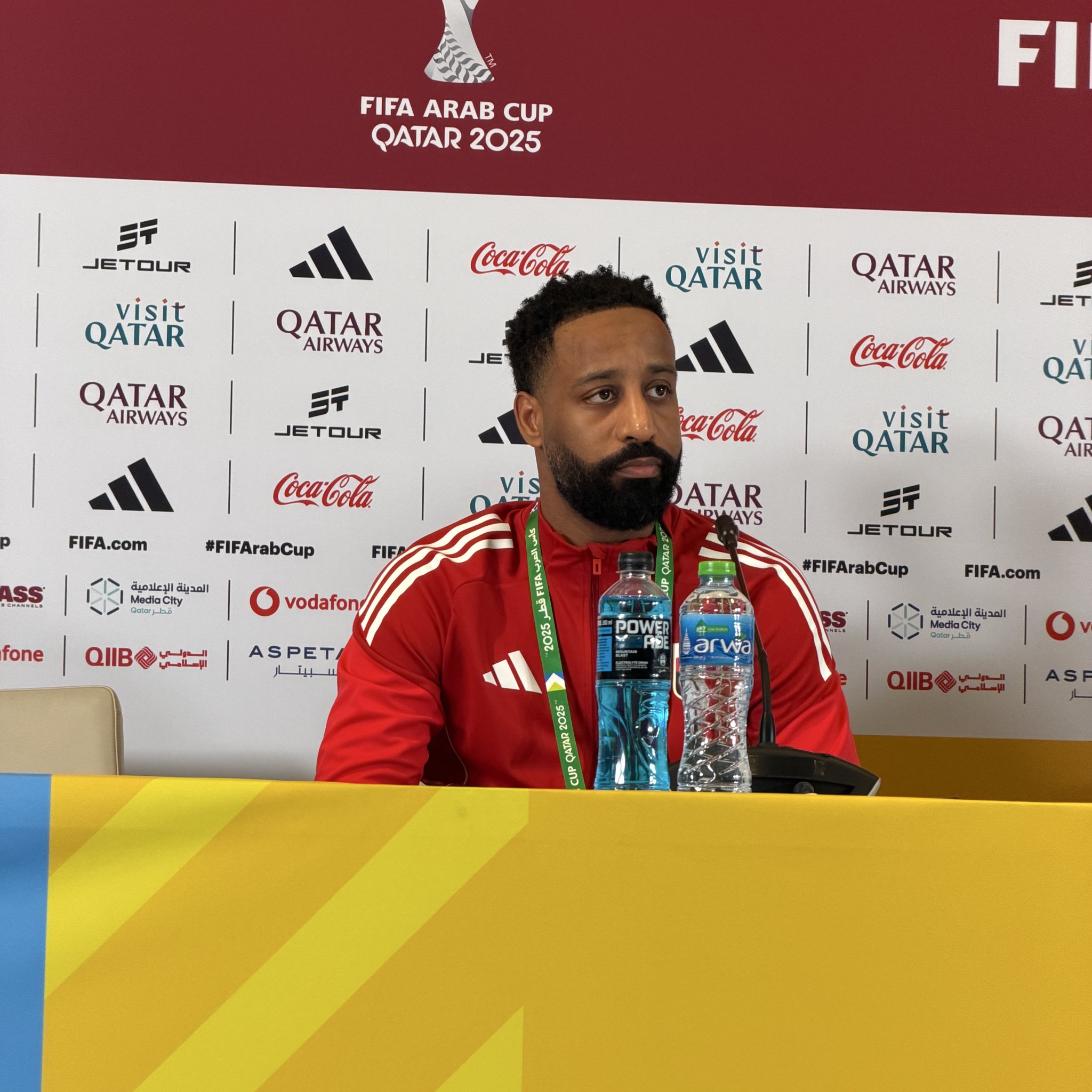 هل الخسارة أمام المغرب ستؤثر عليكم في الجانب المعنوي؟. | ماجد راشد لاعب المنتخب الإماراتي في المؤتمر الصحافي: - لا يوجد إنسان يحبّ الخسارة أو لا يرغب بالفوز، لكن هذه كرة القدم، علينا التكاتف كلاعبين والاستعدادا لمواجهة قوية أمام المنتخب السعودي. #السعودية_الإمارات 