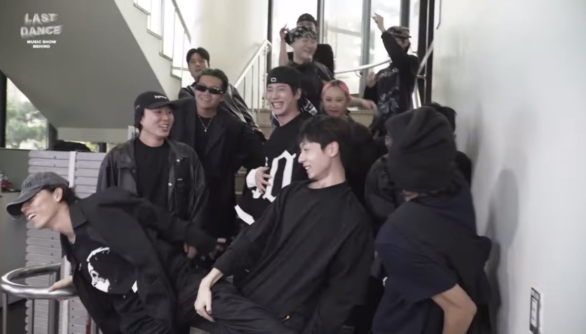 jennieya_ng's tweet image. 251217

이준영 (LEE JUN YOUNG) 
1st Mini Album [LAST DANCE] 'Bounce' Music Show Behind

비하인드영상풀버전보기👇🏻
youtu.be/v2BnngxNUCs?si…

#기석
#댄서
#댄스
#힙합
#기스깅
#이기석
#이준영
#프리스타일
#뱅크투브라더스
#banktwobrothers

출처:빌리언스엔터유툽🎬