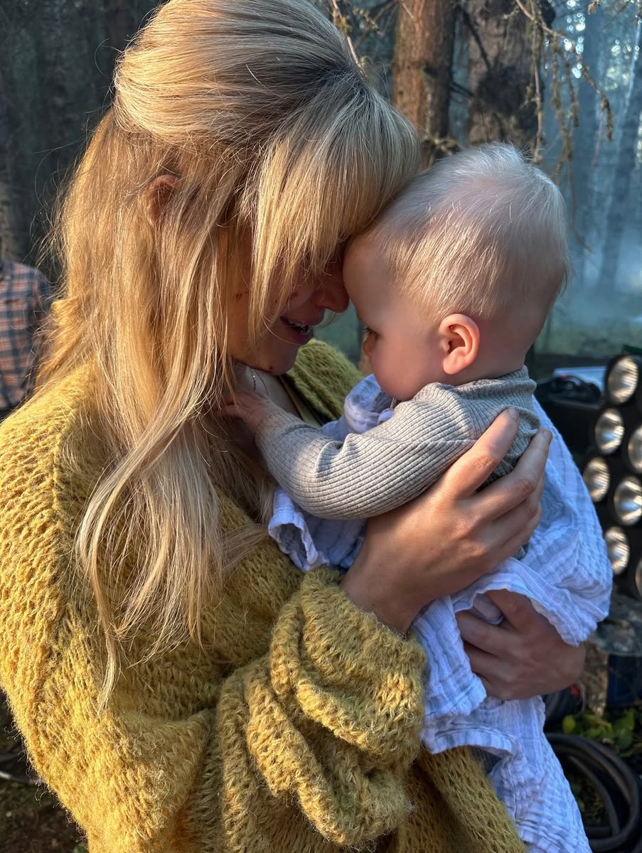 lawrencedaily's tweet image. Jennifer Lawrence behind the scenes of ‘DIE MY LOVE’ via keepalbertarolling on Instagram.