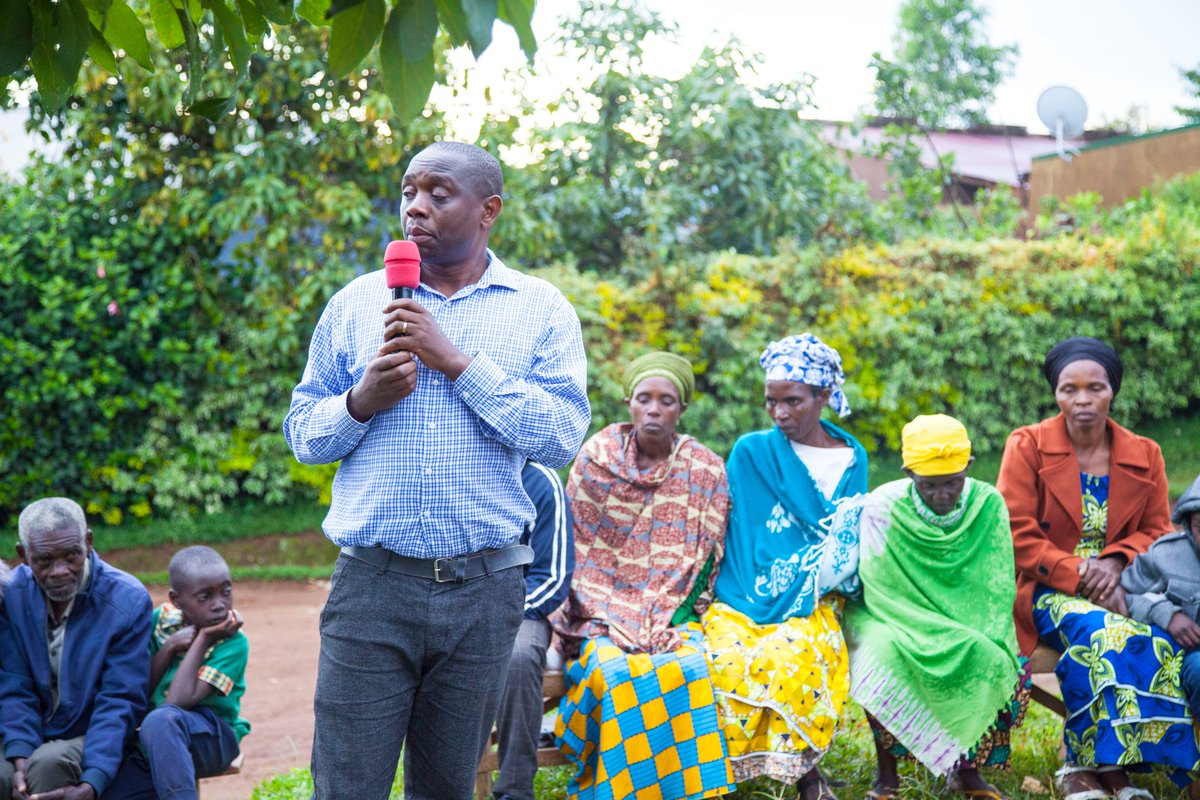 Yesterday afternoon at #intekoyabaturage of Marembo village, Bikumba cell, Rutare sector in <a href="/GicumbiDistrict/">Gicumbi District</a>,  <a href="/rulprwanda/">@lprwanda</a>  with <a href="/RwandaB2Justice/">Rwanda Bridges to Justice</a> have successfully conducted a mobile awareness campaign against discrimination toward Persons with Short Stature. #equalvoice.