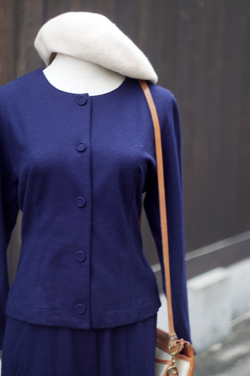 シンプルなネイビーのウール地セットアップ◎<torso-2>