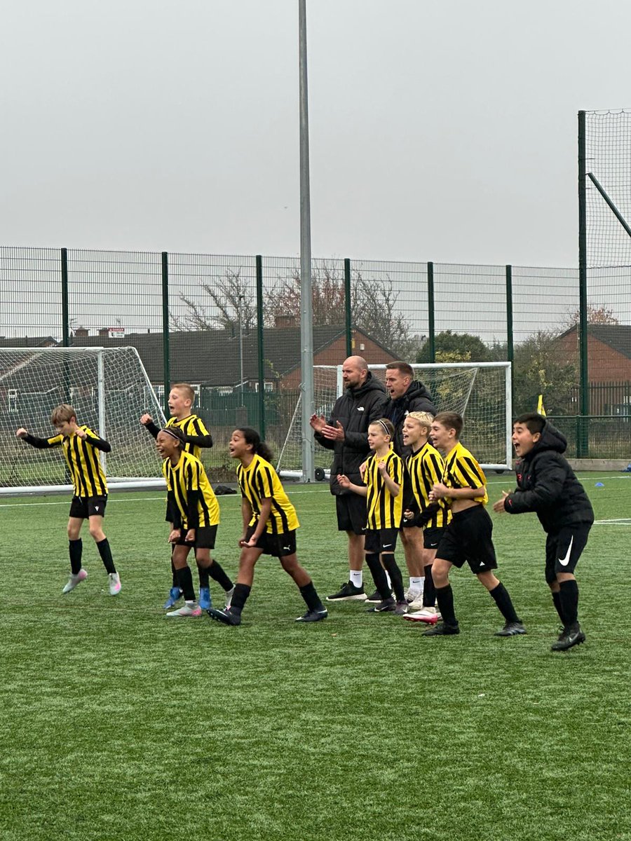 RUFC_CT's tweet photo. CYP | Utilita Kids Cup Winners! Bramley Sunnyside! 🏆

An incredible day at Dinnington Resource Centre saw 28 teams, 250+ Year 5/6 pupils, and a huge 195 goals in this year’s Utilita Kids Cup! ⚽🔥

Bramley Sunnyside clinched the title after scoring 20 goals across the tournament and edging a tense penalty shootout against last year’s winners, Aston Hall. 👏

They now progress to the regional finals in early 2026, with the ultimate prize: a place in the Wembley Stadium final before the League One play-off. 🏟️✨

Fantastic effort from every school involved!

#UtilitaKidsCup #RUCT #RotherhamUnited #GrassrootsFootball