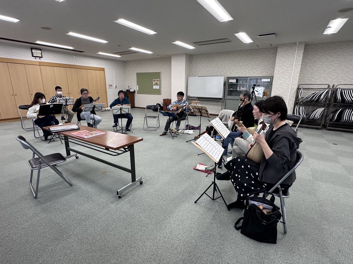 Mandolin_GLASS's tweet photo. お久しぶりです！更新が滞っておりましたが、演奏会後も次の演奏会の選曲や合奏、1月のニューイヤーコンサートに向けてのアンサンブル練習等、精力的に活動しています☺️
来年はたくさんのステージに立つことができるので、団員一同、今からとっても楽しみです🌟

#岐阜
#ギタマン
#マンドリン
#ギター https://t.co/obR2LOJhws