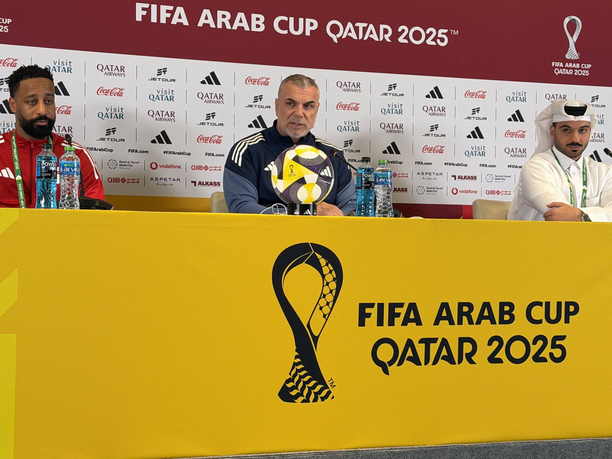 كوزمين أولاريو مدرب منتخب الإمارات: سالم الدوسري لاعب مميز ويحظى بانتباه الجميع ولكن المنتخب السعودي لديه لاعبين آخرين مميزين اكتشفتهم في هذه البطولة يجب أن نقلل مخاطرهم ونريد صناعة المشاكل لهم لكي لا يتمكنوا من الفوز #السعودية_الإمارات 