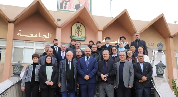 بحث التعاون بين"اليرموك" وأكاديمية "شنغهاي" الصينية للمسرح 