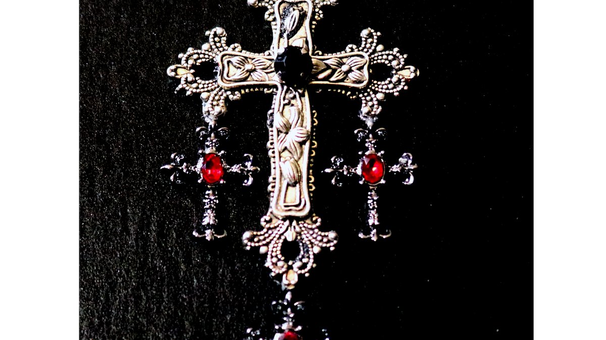 LucianSeraphis's tweet image. Introducing The Sacred Trine of Blood and Silver! This exquisite Gothic talisman is a perfect blend of beauty and symbolism. A statement piece that speaks to the soul. Grab yours now: wix.to/CSfVtdF #GothicJewelry #UniqueStyle