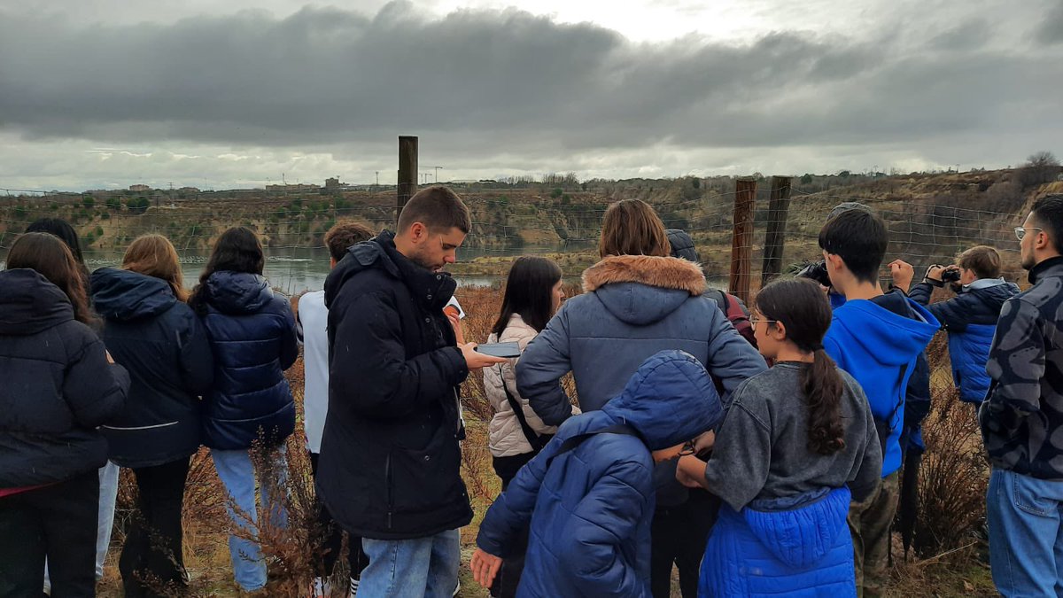 ijoaquinrodrigo's tweet photo. ¡La segunda parte de la actividad realizada ayer por los alumnos de #2ESO de #Bioprácticas y los #Ecodelegados consistió en la salida a las #LagunasDeAmbroz para tratar y ver de primera mano la importancia de su conservación! #SerQuienQuieras #joaquinrodriguismo https://t.co/f2MczdAe7a