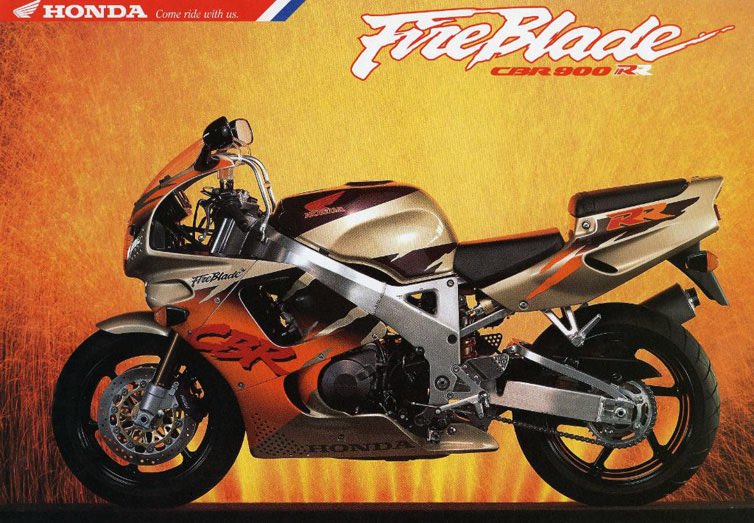 XuaKCSrm6mV4MmE's tweet image. 新聞奨学生にて夕刊配ってる時に目に飛び込んできた発売されたばかりの逆車
【 #FireBlade 】に一目惚れ
このCBRに乗りたいがゆえ人生の目標となった。手に出来なかったのは生涯の後悔
あの時の時間は戻ってこない
手にしてからの後悔の方が一万倍マシだ
来世では必ず手にする

#CBR900RR #SC28