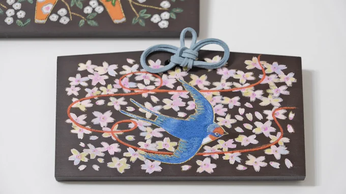 今年も絵馬を制作しましたー! 裏面にも模様があります。 下記の展示に出品いたします 『アートのチカラ』 2025年12月24日(水)〜2026年1月6日(火) 伊勢丹新宿店本館6階アートギャラリー