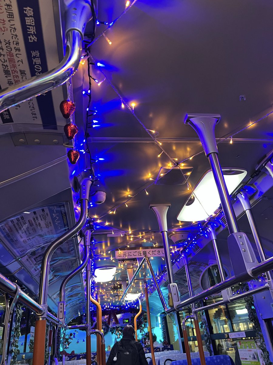 Blue_Wave_Papa's tweet photo. 川崎市バスがえらいことになっちょるね✨🎄 https://t.co/A6v0MHYWo9