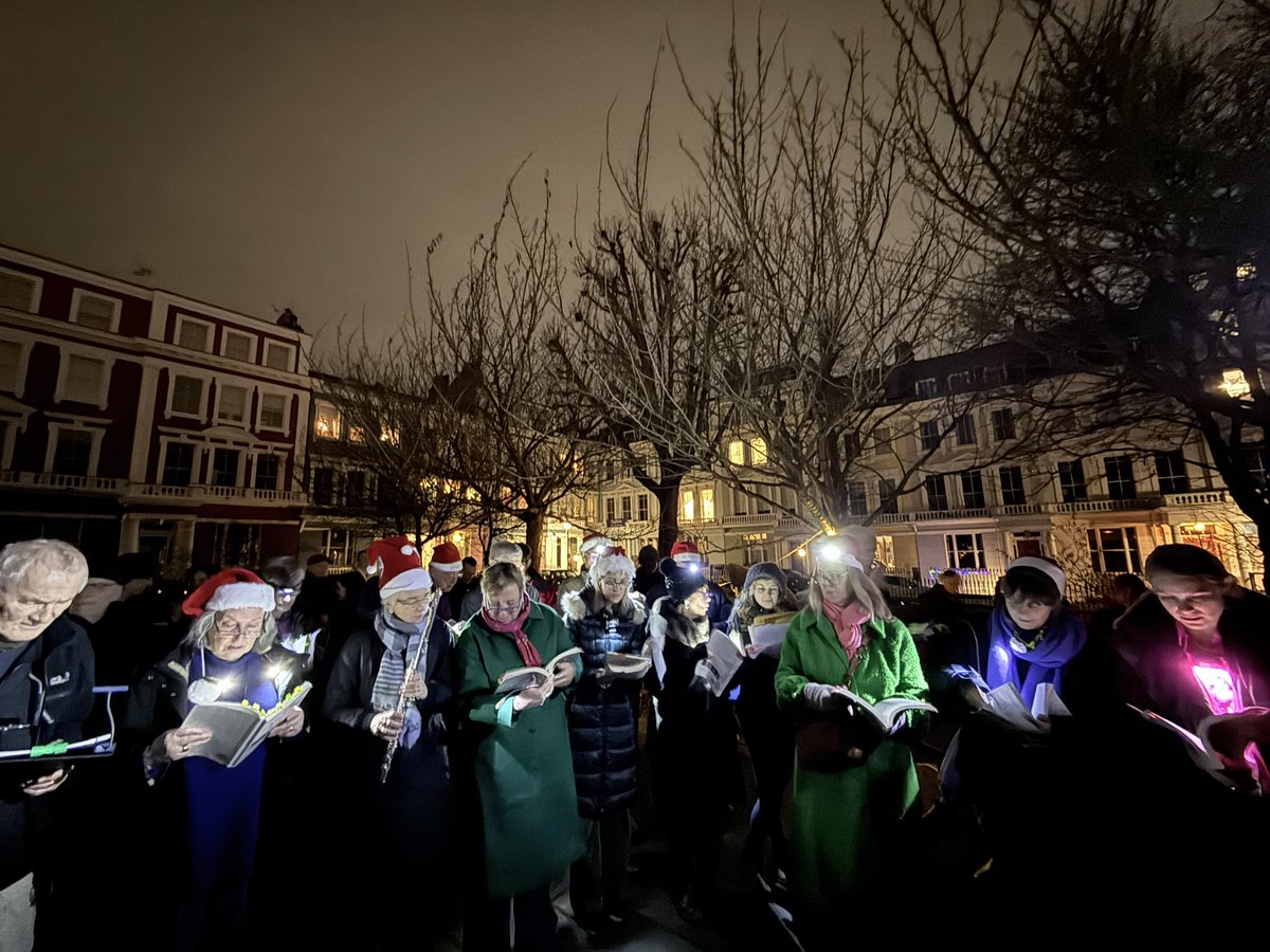PrimroseHillHub's tweet photo. iLPH loved the #ChristmasCarols being sung yesterday at Chalcot Square ! #Christmas #ChristmasSong #ChalcotSquare #PrimroseHill https://t.co/vOwWzmz7Fg