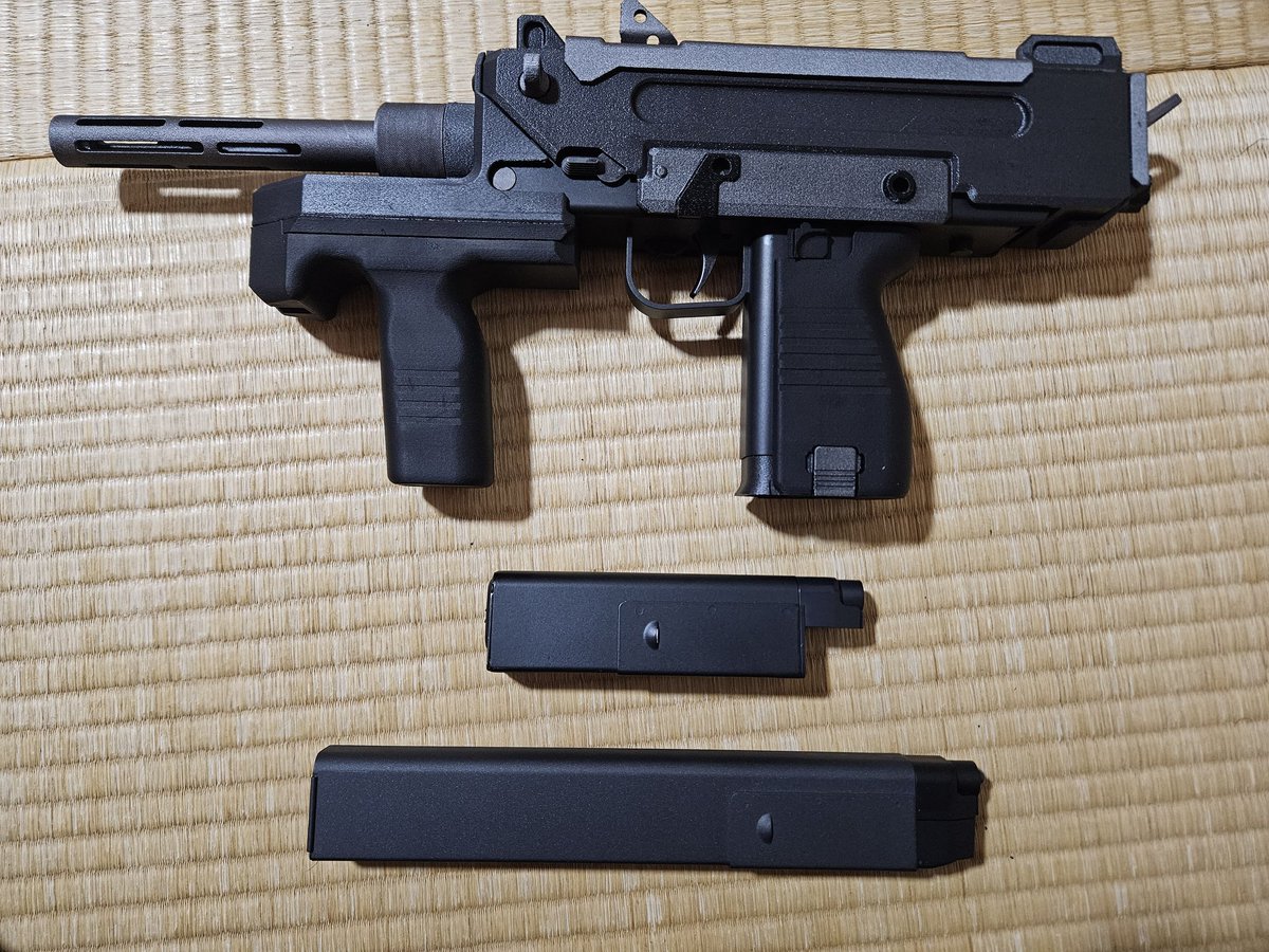 ⭐G-CARBINE製品 陸自装備🇯🇵に合う『#9ミリ機関拳銃🔫風』の11.4