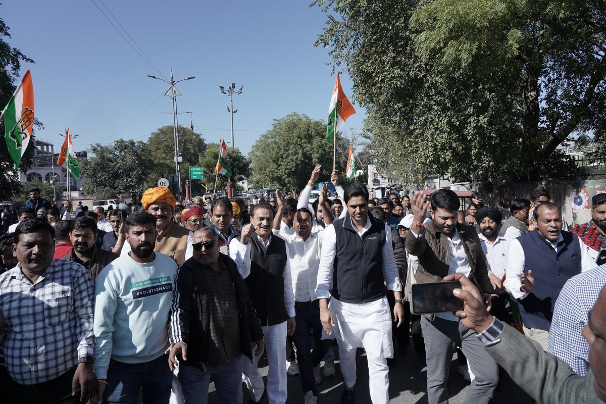 केंद्र की अहंकारी मोदी-शाह सरकार द्वारा ED व अन्य संवैधानिक संस्थानों के दुरूपयोग के विरोध में अजमेर जिला कलेक्टर कार्यालय के सामने शहर-ग्रामीण जिला कांग्रेस कमेटी द्वारा विरोध प्रदर्शन कर पुतला दहन किया गया।

इस अवसर पर शहर कांग्रेस कमेटी के ज़िलाध्यक्ष डॉ. राजकुमार जयपाल जी,