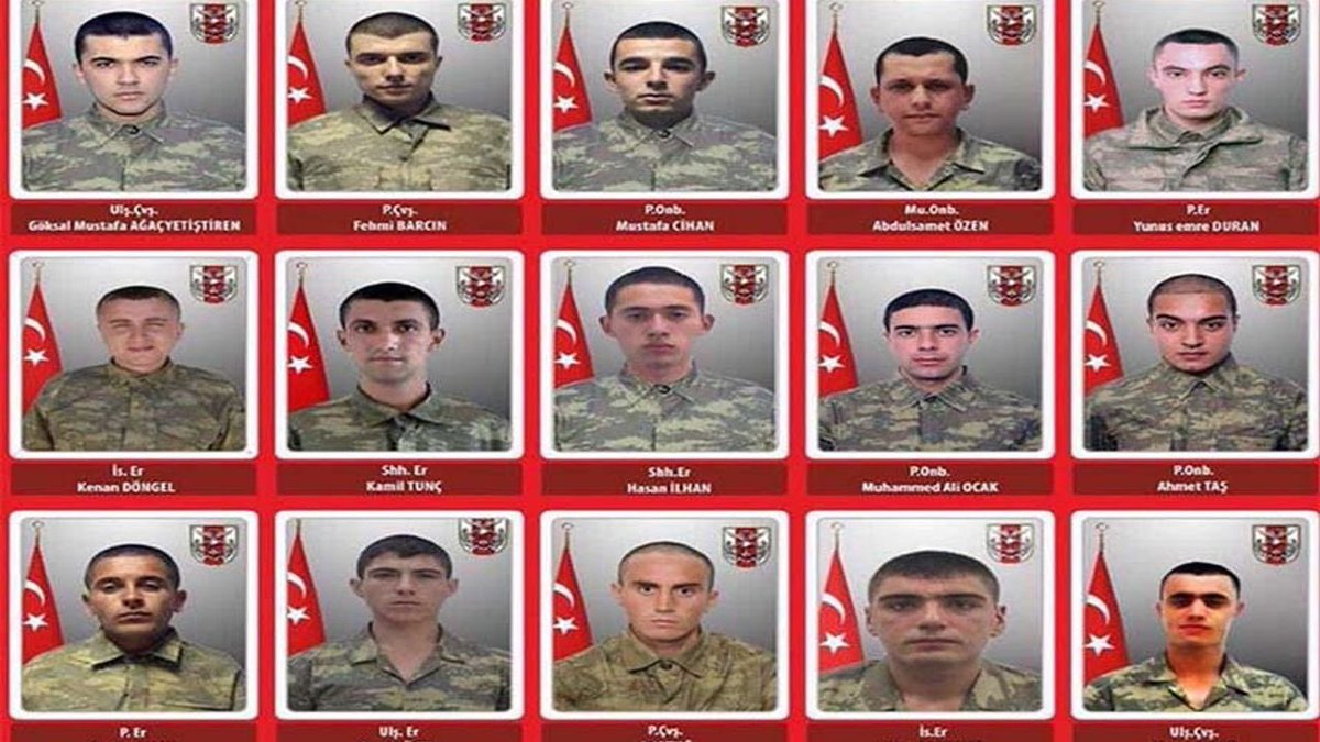 aykiri's tweet photo. 9 yıl önce bugün…

17 Aralık 2016 tarihinde Erciyes Üniversitesi otobüs duraklarına bombalı araçla yapılan saldırıda çarşı iznine çıkan 15 askerimiz şehit düşmüştü. Saldırıyı PKK üstlenmişti.

Kayseri Valiliği, yaptığı açıklamada saldırganın 1990 Van Özalp doğumlu "Çektar Xebat" kod adlı Kasım Yıldırımçakar olduğunu açıklamıştı.
