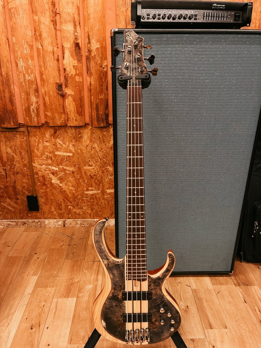 yamashita120771's tweet photo. 9年一緒に居たメンバーとの最後のアトリエ。

そして安定の21日の最後のLIVEは雨☔️
さすがだよ笑 https://t.co/9z38LiFXCo