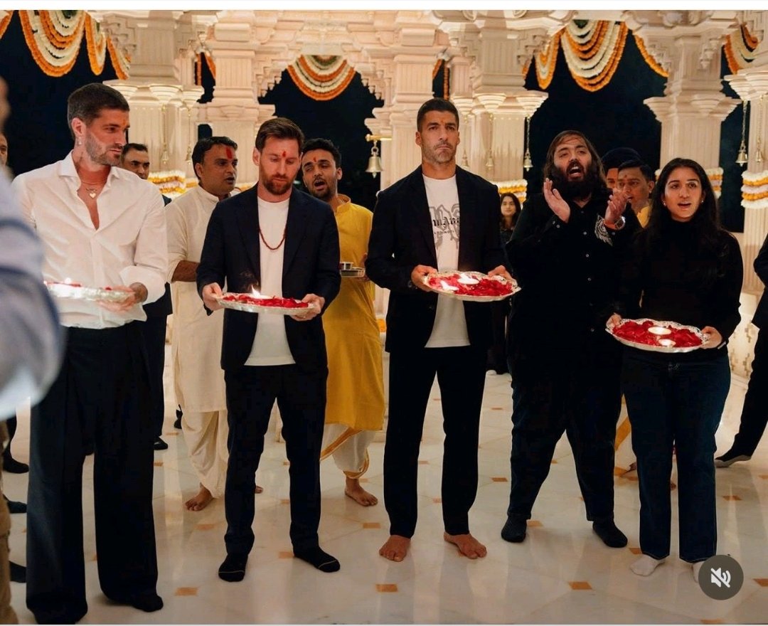 Bro how much money do you have? 

Ambani: Logo ke AI prompts ko real bana deta hun.

#MessiInIndia #Ambani #Vantara