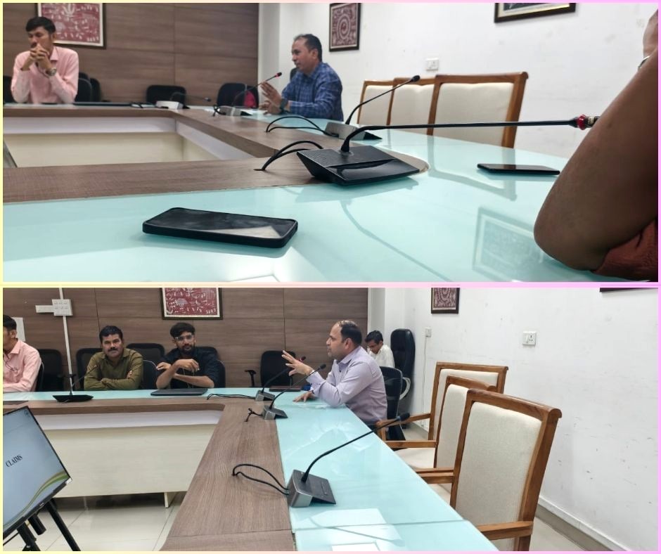 ABDMGujarat's tweet photo. Empowering Hospitals through #DigitalHealth ! 🚀
A one-day #ABDM Training was organized on 12-12-2025 by #ABDMGujarat for Dist. Hospitals of #Gandhinagar #Bhavnagar #Rajkot Regions on Sessions of #ABDM #HPR #HFR #DHIS #IEC #EHR #PMJAY #telemedicine
#ABHAnumber #ABHAid #ABHACard https://t.co/kR8UhmQ0Uz