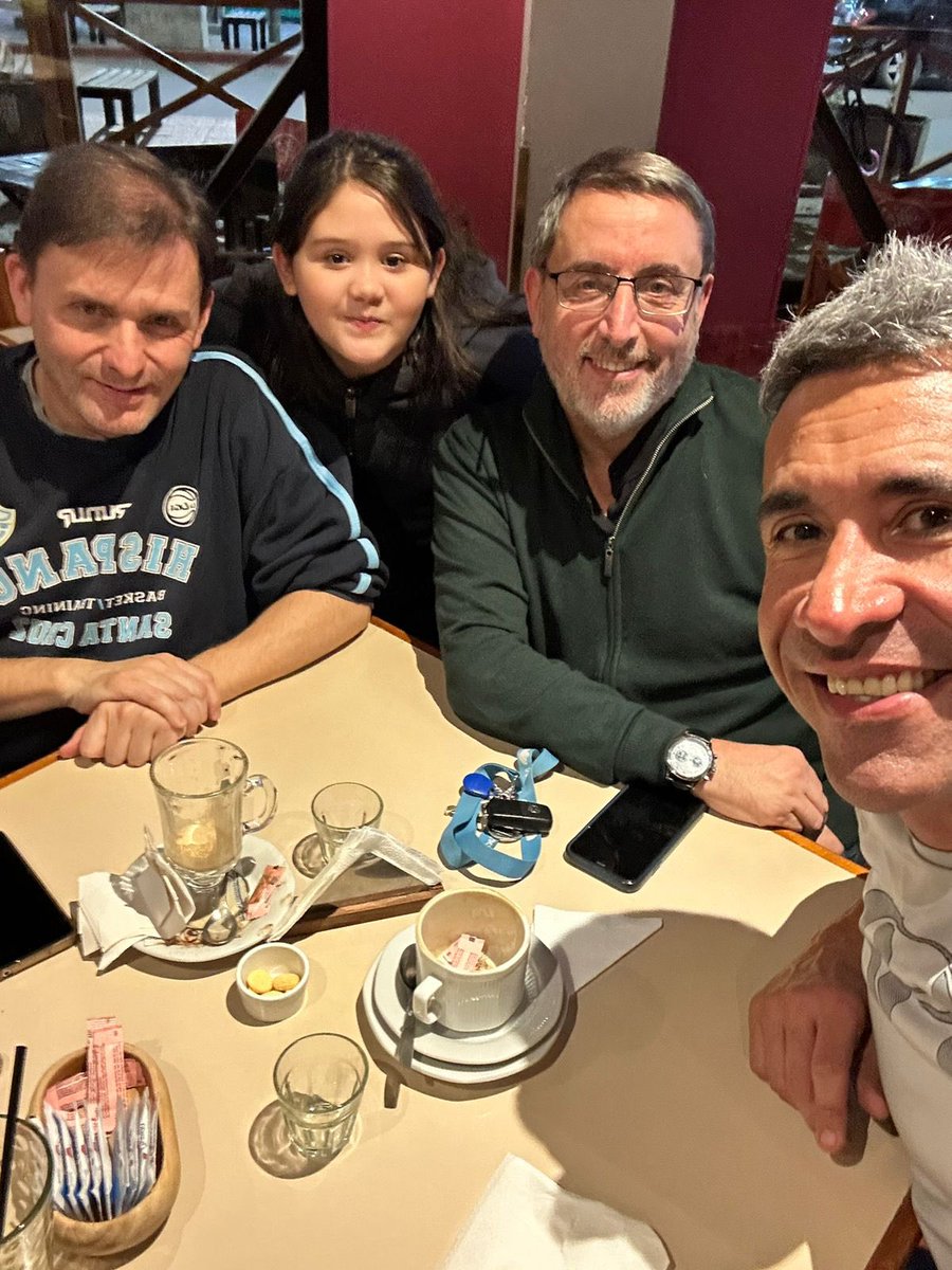 LUCHADOR desde muy pequeño, emprendedor, fanático de Boca, Peronista militante, Periodista de fuste, gran Padre de herederos valientes y hermano incondicional. Feliz cumple Menen y que se sigan cumpliendo los sueños del pasaje Urrutia. Te queremos ❤️✌🏿🇦🇷