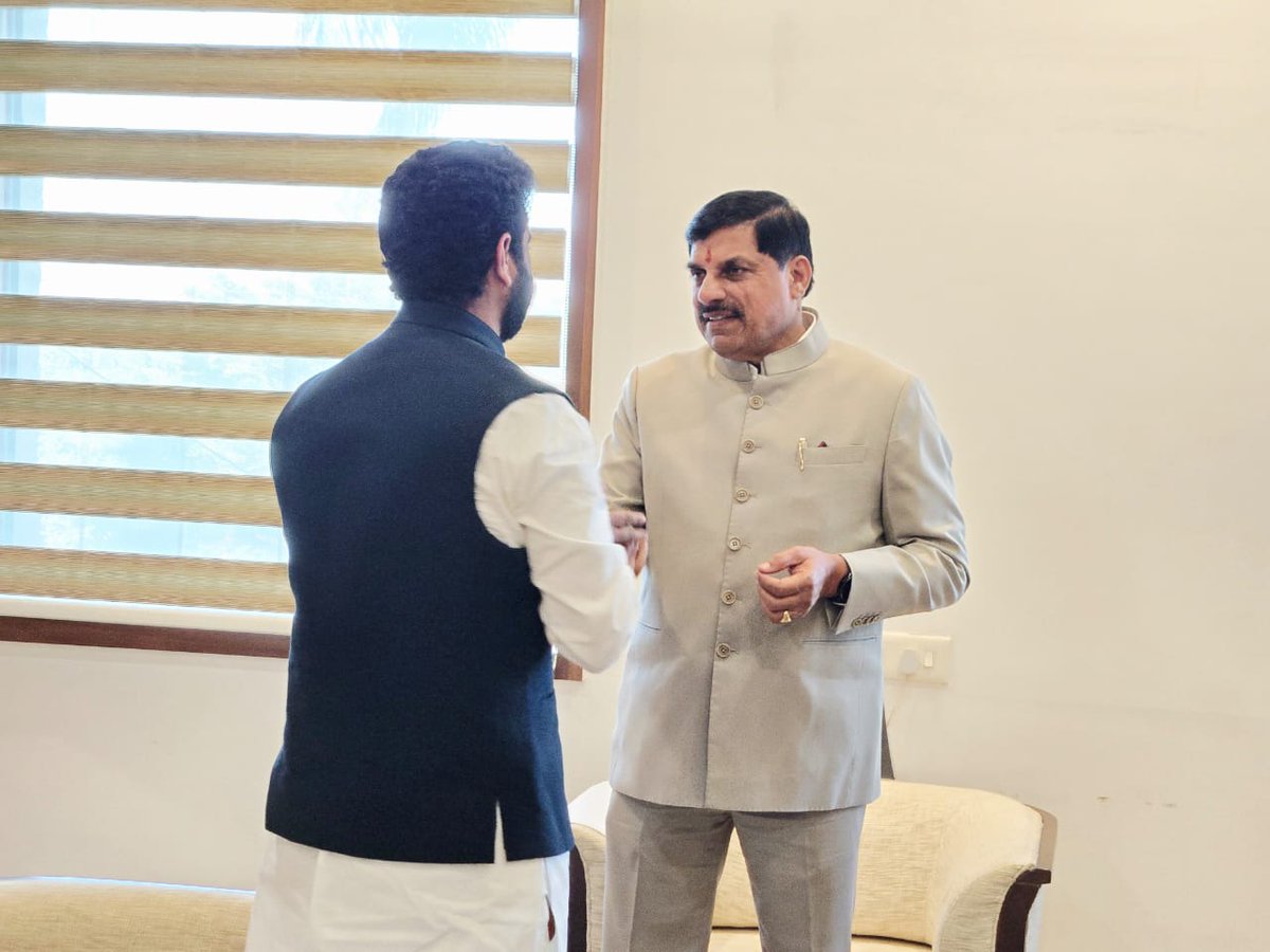 आज भोपाल में मध्य प्रदेश के यशस्वी मुख्यमंत्री माननीय <a href="/DrMohanYadav51/">Dr Mohan Yadav</a> जी से आत्मीय भेंट की।

इस अवसर पर संगठन की मजबूती , कार्यकर्ताओं की भूमिका एवं आगामी कार्यक्रमों सहित विभिन्न संगठनात्मक विषयों पर सार्थक चर्चा हुई ।