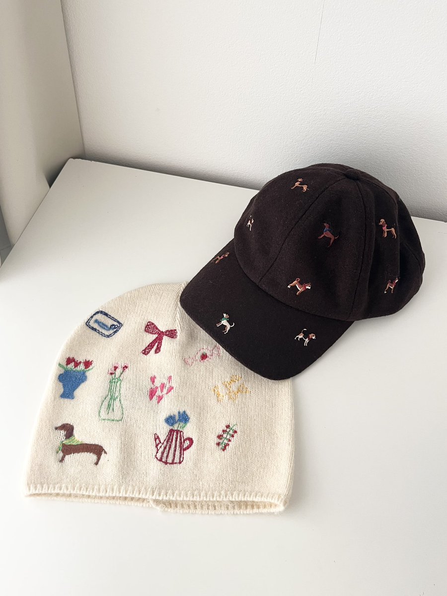 146_straight's tweet photo. ZARAの刺繍帽子たち、ときめき衝動買い…🐕🧢 https://t.co/TR0GXpp9ts