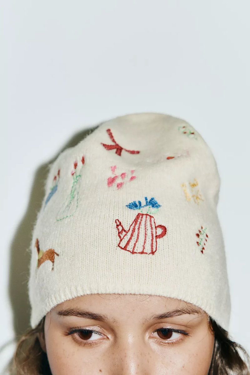 146_straight's tweet photo. ZARAの刺繍帽子たち、ときめき衝動買い…🐕🧢 https://t.co/TR0GXpp9ts