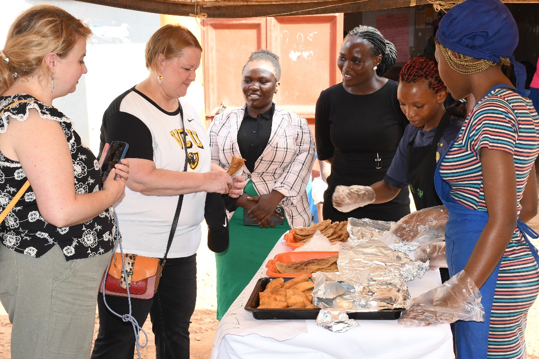 uydelx's tweet photo. Prof. Monica and Kelly visited the UYDEL Drop-In Centre in Banda and nearby communities to follow up on the #TOPOWA study impacts and discuss gender-based violence and environmental stressors affecting young people.
#TOPOWAproject https://t.co/66nMQyzEfM