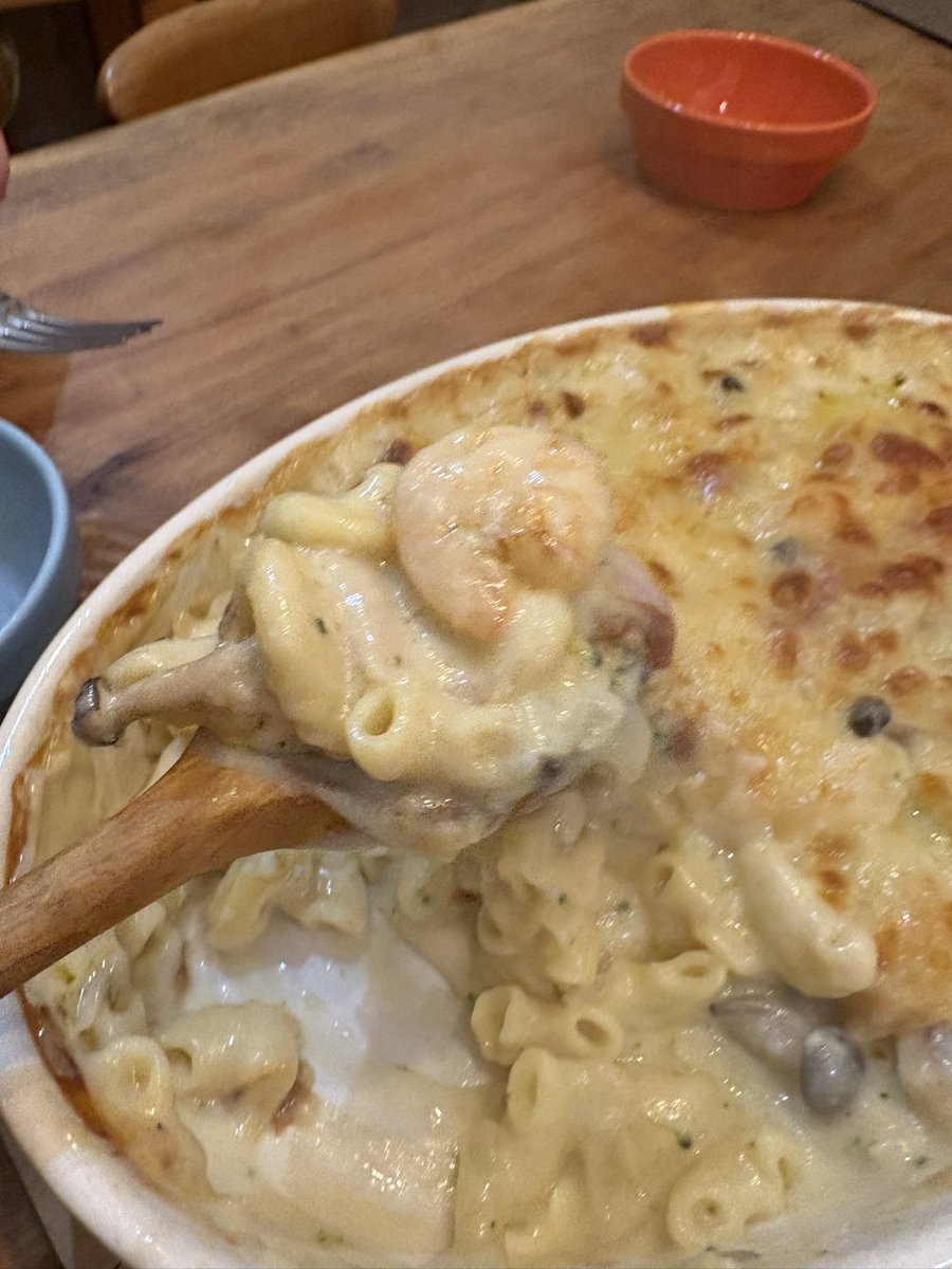 ふるさと納税のむき海老1.6kg、
昨日届きました✨

冷凍庫ぱんぱんだけど、
こういう時は惜しげもなく使う主義😂
まさに えびテロ🦐

昨日はエビマヨ、
今日はエビ🦐グラタン。
どこを掘ってもちゃんとエビがいる笑
存在感が半端ない。

来年はむき海老、
さらに量を増やすことが確定しました🦐✨