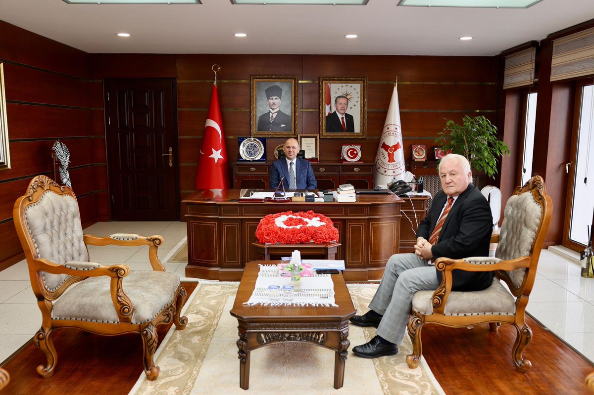 Giresun Esnaf ve Sanatkârları Odaları Birliği Başkanımız Ali Kara’yı, ilimizin tarihine ve ortak hafızasına sahip çıkma hassasiyetiyle yürüttüğü anlamlı çalışmalardan dolayı tebrik ediyor, başarılar diliyorum.