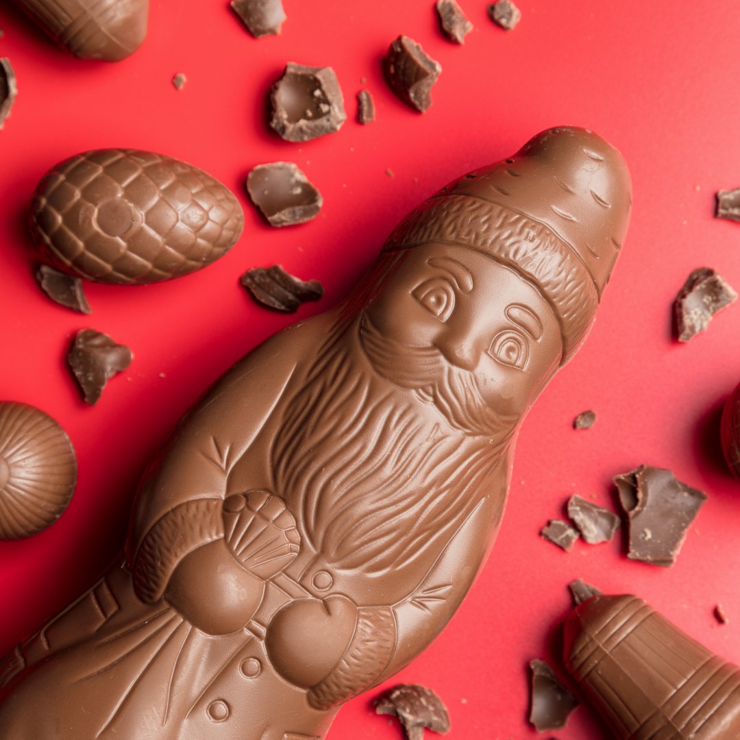 AlmacenesMoyano's tweet photo. 🎄🍫 ¡La Navidad se acerca y se disfruta más con chocolate! 🍫🎄

Regala o date un capricho con nuestros chocolates especiales para estas fiestas.

¡El sabor más festivo está en cada bocado! ✨🎅

#AlmacenesMoyano #ChuchesMoyano #ChocolatesDeNavidad https://t.co/qBzmJvJ2es