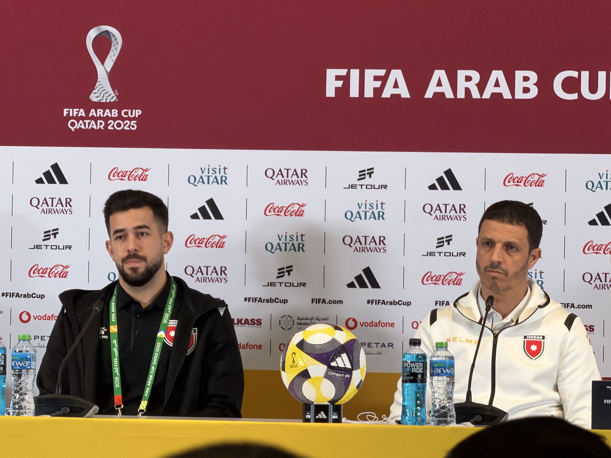 جمال السلامي مدرب منتخب الأردن في المؤتمر الصحافي: - ختام لبطولة رائعة، شهدنا خلالها تنظيم مميز، هذه المباراة تجمع بين أفضل منتخبين في هذه البطولة، لدينا الخصائص الجيدة كما لدى منتخب المغرب ونعمل لنكون الأقرب لتحقيق الكأس. #الأردن_المغرب 