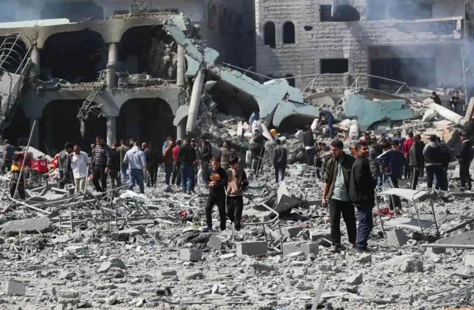 قصف على مناطق بغزة وانتشال 6 فلسطينيين من تحت الأنقاض 