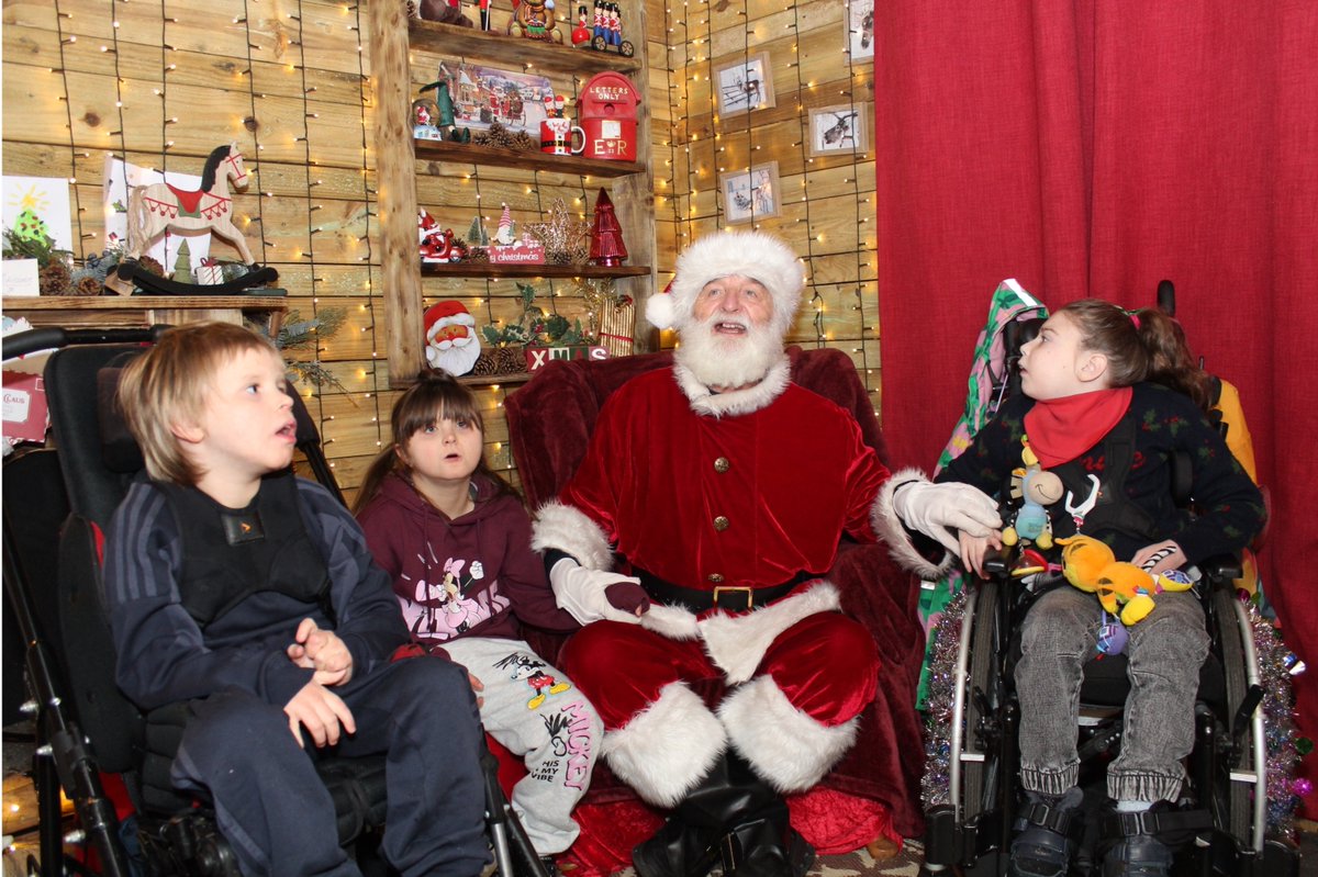 TheBuddingFD's tweet image. On Sunday 7th and Saturday 13th December, children from @KangaroosSussex Fun #Disability Clubs were treated to a @TatesGCs #Santa's #grotto visit, sponsored by @TaylorWimpey South Thames. 
Huge thanks and Merry Christmas! 🎅
#charity #sussex #hassocks