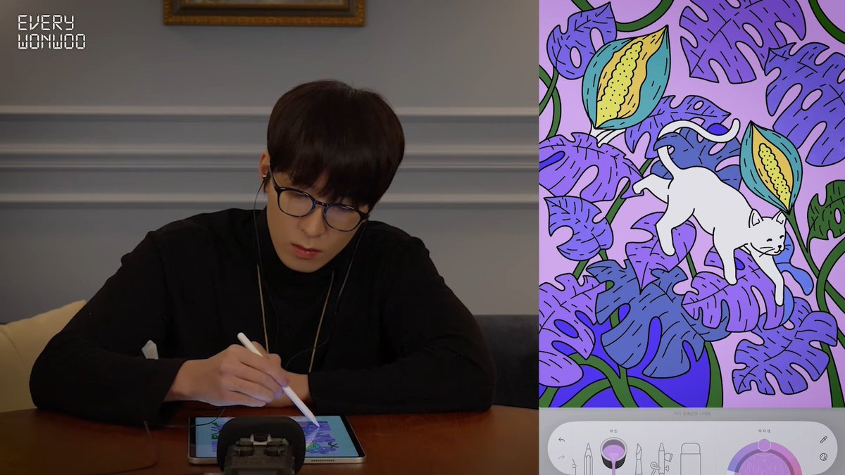 jeononutime's tweet photo. just wonwoo making sure everyone remember he LOVES PURPLE and the cat must be a black cat https://t.co/rDxKfwfZAx