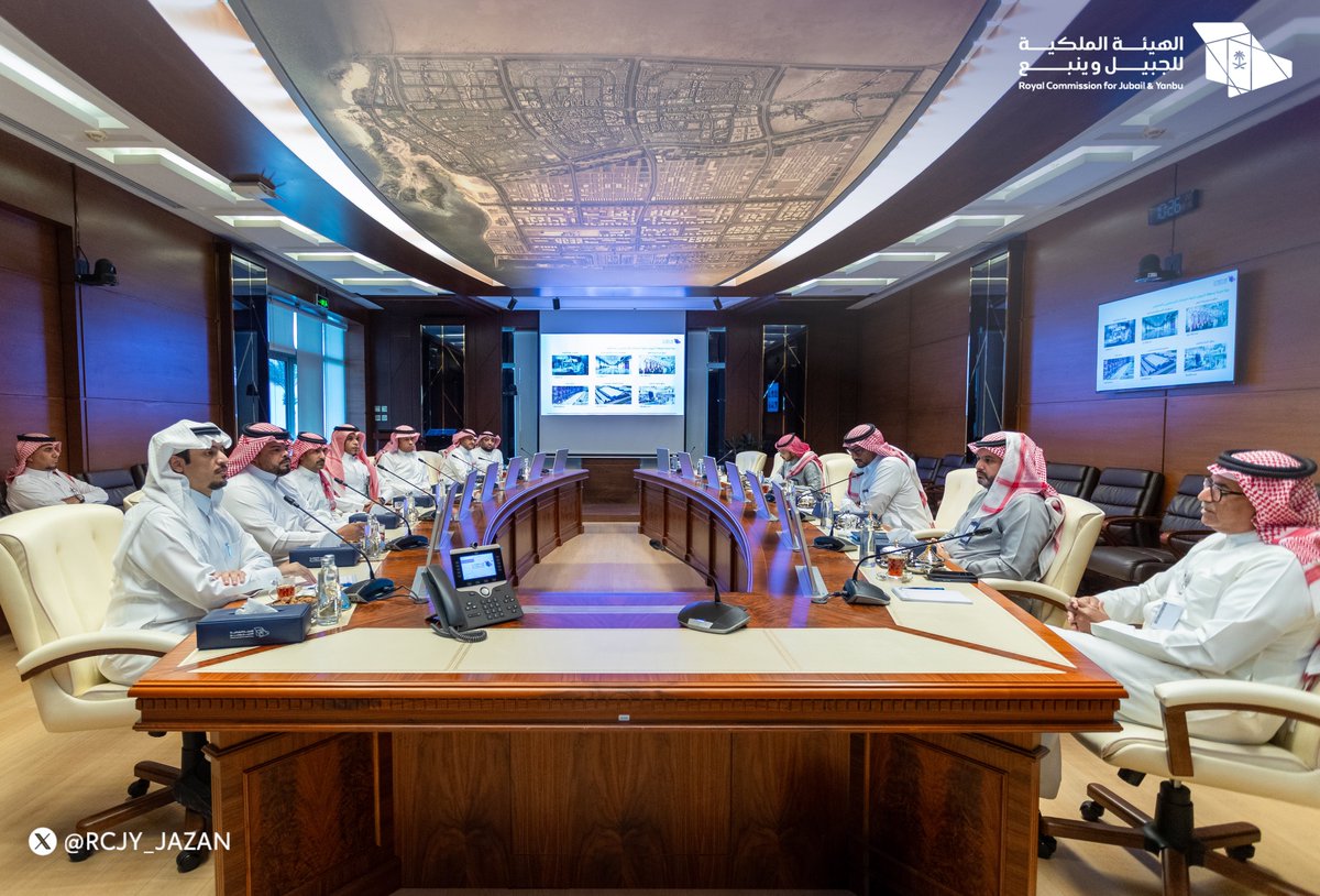 زار مدير عام فرع وزارة البيئة والمياه والزراعة بمنطقة جازان، م. أحمد آل مجثل، مدينة جازان للصناعات الأساسية والتحويلية، وذلك في إطار تعزيز التعاون المشترك بين الجهتين في دعم قطاع الصناعات الغذائية التحويلية.

#صناعة_وحياة