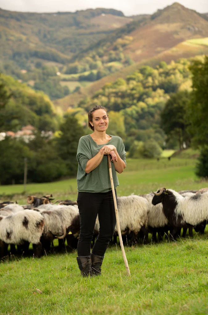 Urepele Iturrilbeltzeko Miren Aire-k urrezko bi medaila eta zilarreko bat irabazi ditu Lyon-en, ardi esnearekin egiten duen izozkiarekin  irulegikoirratia.eus/aktualitatea/l…