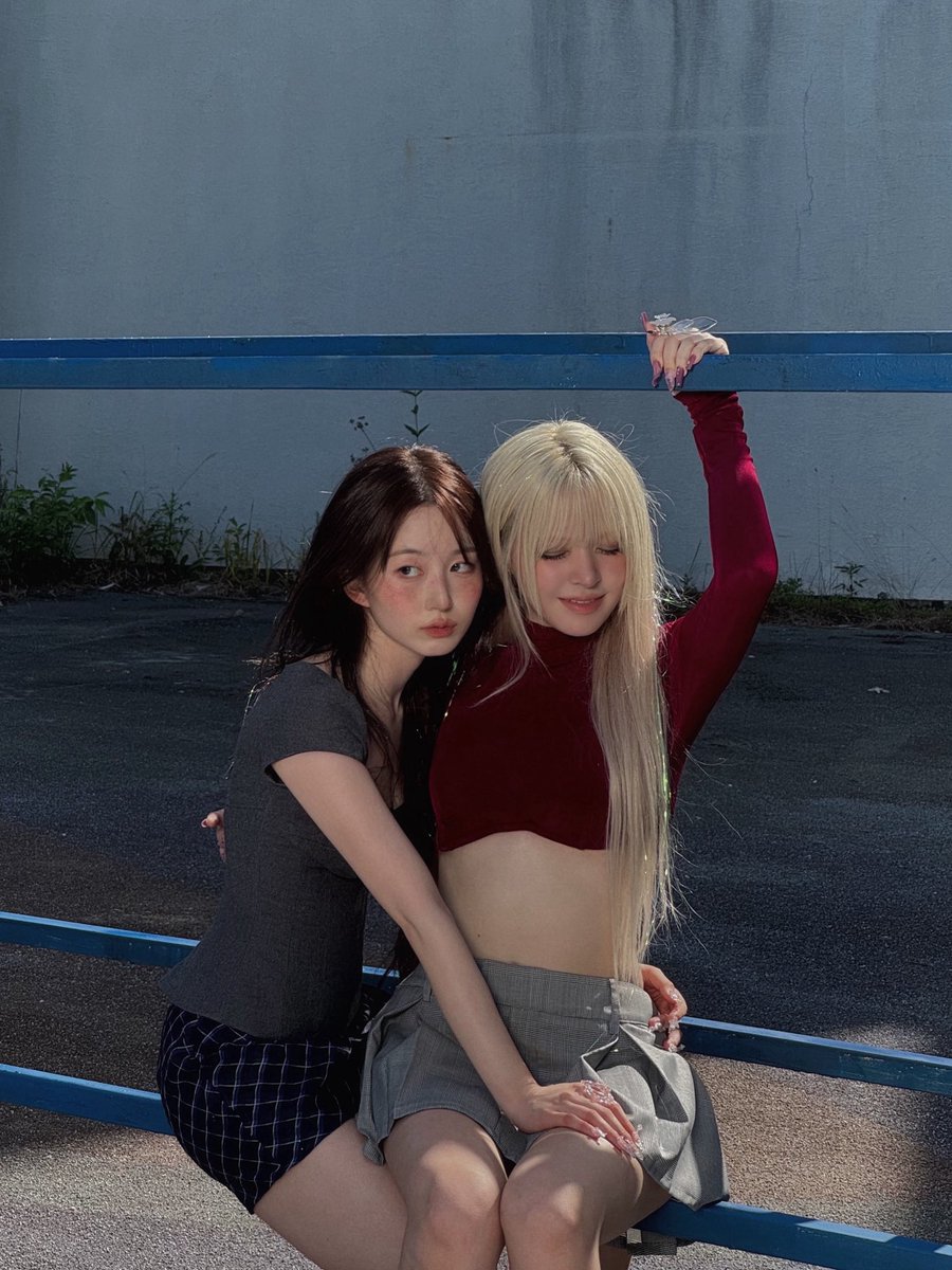 tlily's tweet image. The waist.                                  The waist grabber.