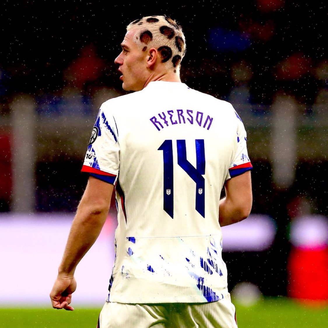 سكاي سبورتس | يستكشف نادي برشلونة خيارات للتعاقد مع بديل ينافس على مركز كوندي. يُعد جوليان راييرسون من بوروسيا دورتموند هو اللاعب الذي يناسب الملف الذي تبحث عنه إدارة برشلونة، وقد جرت بالفعل اتصالات أولية مع وكلاء اللاعب 