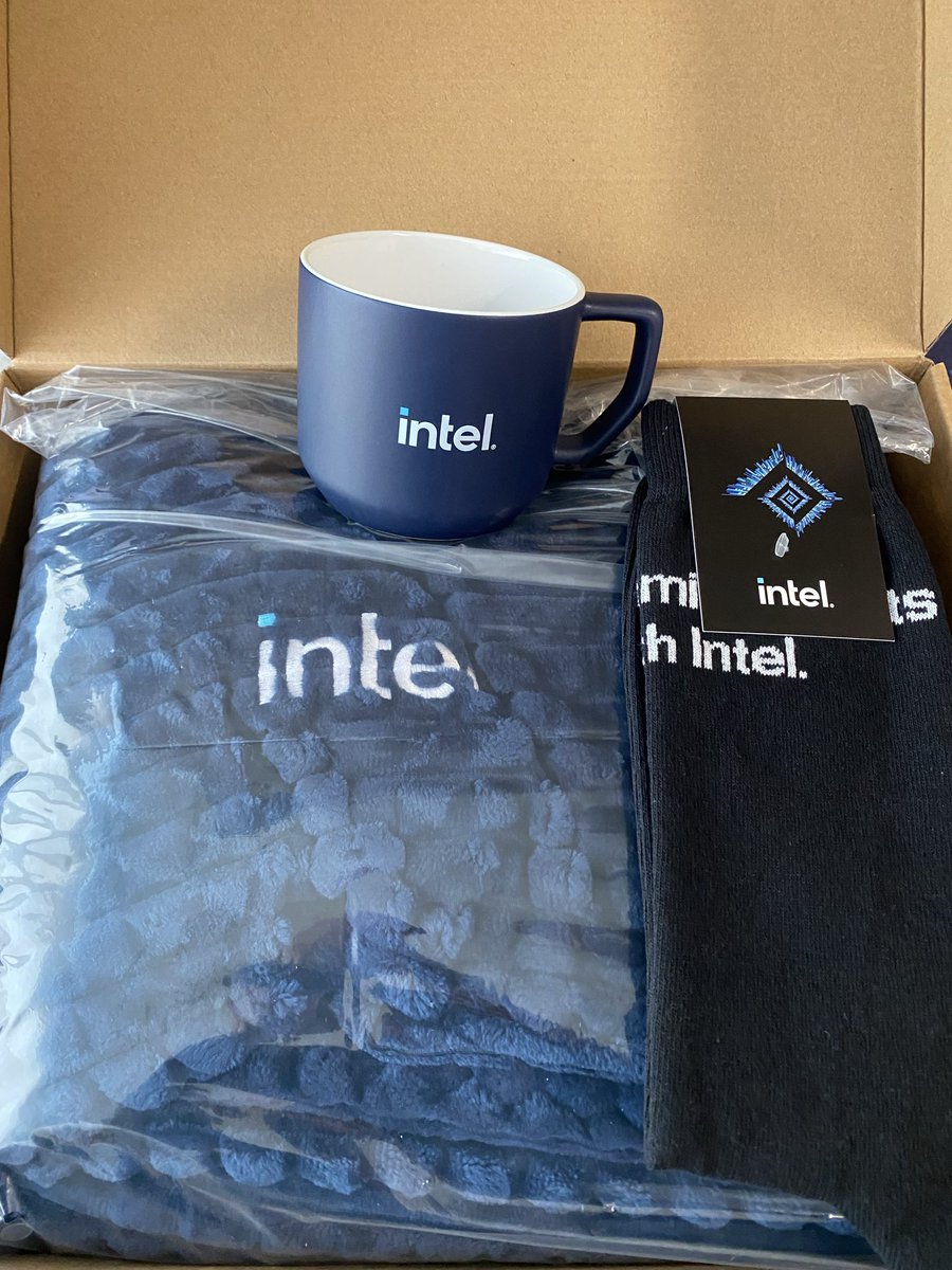 fragtalife's tweet image. Noël ! Joyeux Noël! @IntelFrance @Hantar84 #goodies #intel #pretpourl’hiver