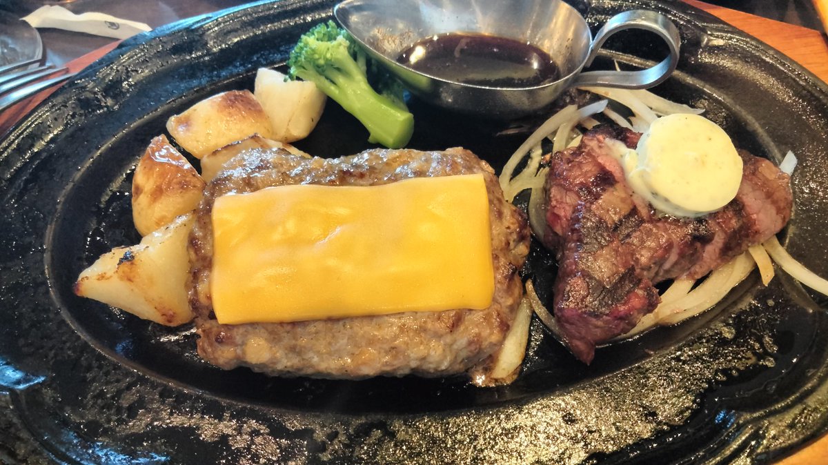 希少！ 肉の万世 トランプ 仕事先の方と肉の万世。ハンバーグとステーキのセットはお得。何気に肉