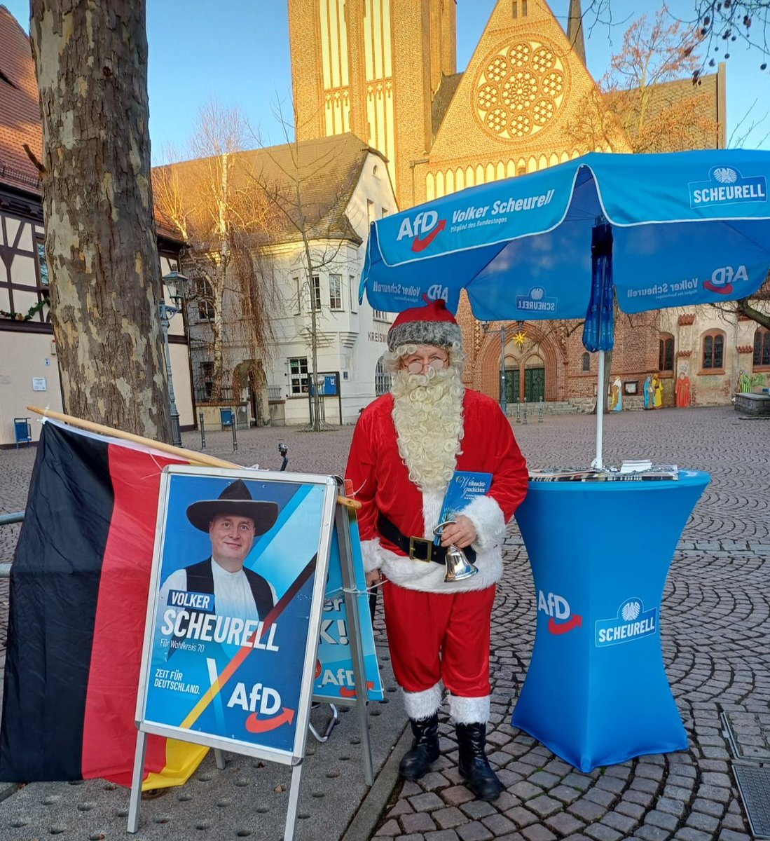 Ho, ho, ho...
Zu jeder Jahreszeit nah am Bürger.
Mittwoch, 17.12.2025, #Bitterfeld, Marktplatz. 
Kommt vorbei!
#NurNochAfD