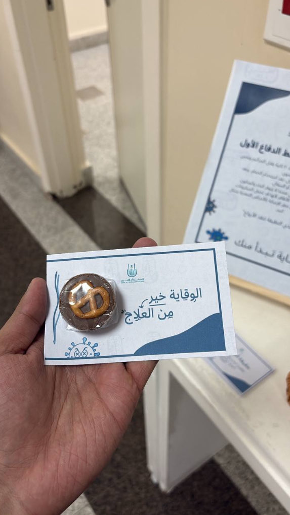 #خبر
أقامت كلية الطب ممثلة في قسم طب المجتمع والرعاية الصحية بالتعاون مع 
<a href="/cscevw/">إدارة العمل التطوعي والمسؤولية المجتمعية</a> حملة: الوقاية تبدأ منك تهدف لرفع الوعي بأهمية الوقاية من العدوى وطرق الحد من انتشارها 
 والتركيز على أهمية النظافة الشخصية، وغسل اليدين، وتجنّب المخالطة عند ظهور الأعراض

#طب_أم_القرى