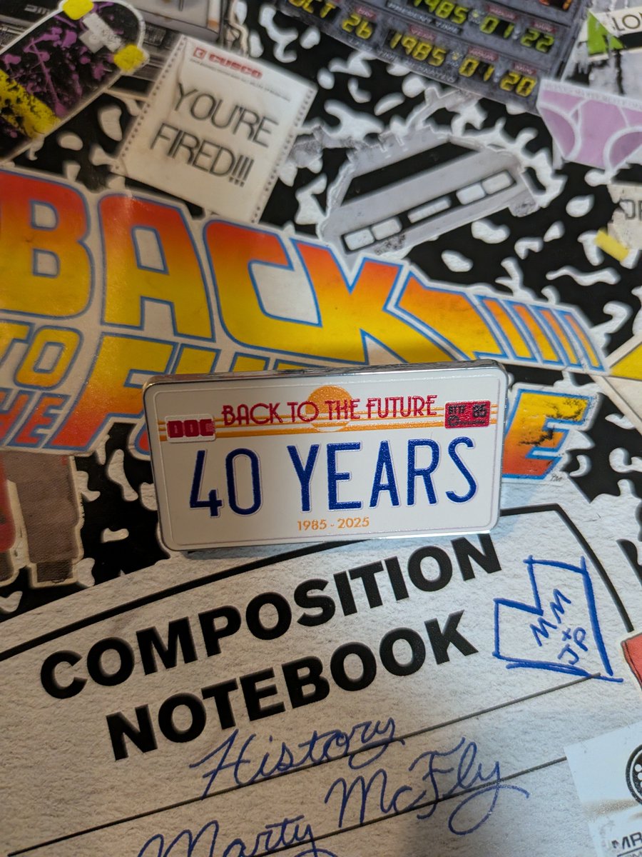 ドンキでもらったピンバッチ、その一。ナンバープレート×40周年