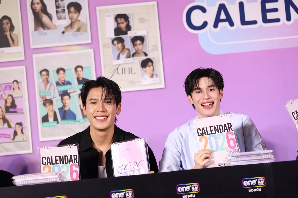 FlowerBoyTH's tweet photo. มาแจกปฏิทินกัน 2 คนล่ะมั้ง!
มันมีมวลอะไรบางอย่าง 🫠
@pearlpooo @peakpeemapol 

#เพิร์ลพีค #PearlPeak 
#ปฏิทินช่องวัน2026 
#one31Calendar2026
#ช่องวัน31 #one31 https://t.co/eU9eK0AhGf