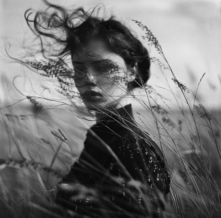 sanjaraic1's tweet image. she #recalls the days
when walls gave way
&amp;amp; time went on
without metronome
each obstacle crossed
as if it were breath
dawns opened the sky
after nights layered
with metaphor &amp;amp; relief
yes, that season
thin like summer grass
lived long enough
to be missed
on &amp;amp; on
#vss365 📸H.Kaspar