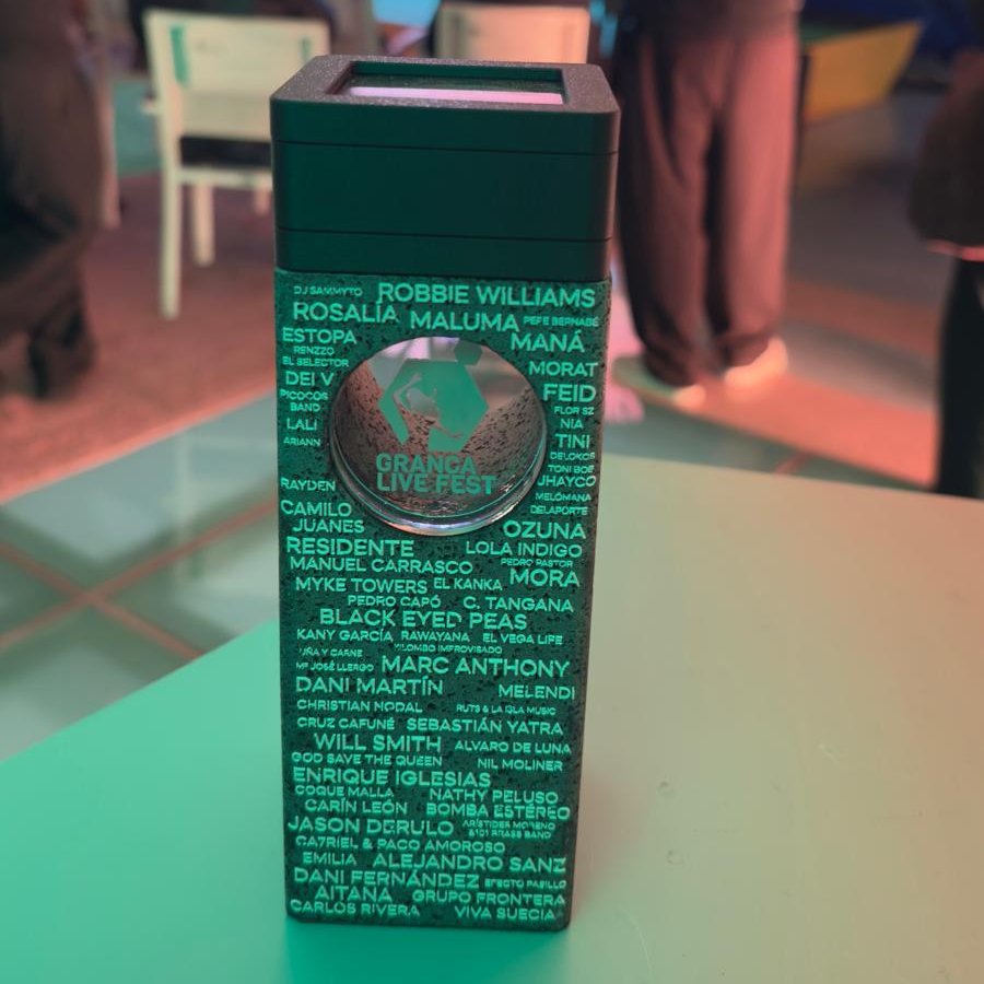 ARenting's tweet photo. Ayer asistimos a la presentación del #GrancaLiveFest2026, que celebrará su 5ª edición del 2 al 4 de julio en el Estadio de Gran Canaria.
Un cartel diverso y abierto, y un reconocimiento muy especial por nuestro apoyo como patrocinadores durante estas cinco ediciones. 🎶 https://t.co/0Nu8c7pu33