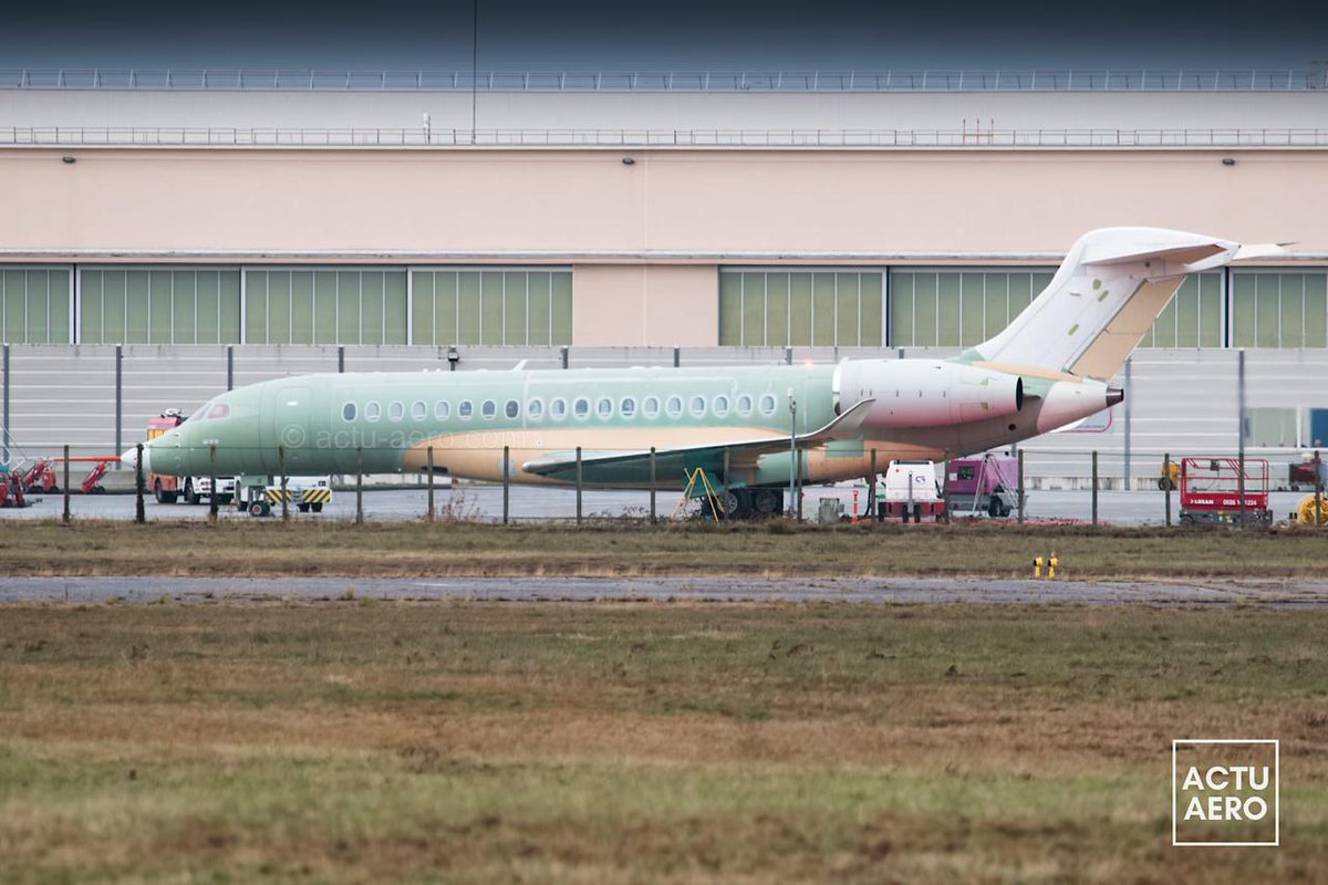 ⚔️ Ultra-long-range showdown heating up!
Dassault Falcon 10X: fully assembled, ground testing, first flight imminent. 7,500 nm, Mach 0.925, 19 pax, new Rolls-Royce Pearl 10X engines. EIS 2027.
Gulfstream G800: similar range, already closer to service.
Bombardier Global 8000: