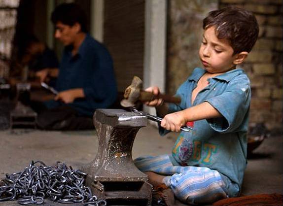 ÇOCUK EMEĞİ, MESEM VE MESLEKİ TEKNİK EĞİTİM SİSTEMİNE DAİR POLİTİKA NOTU
toplumcudusunce.com/cocuk-emegi-me…