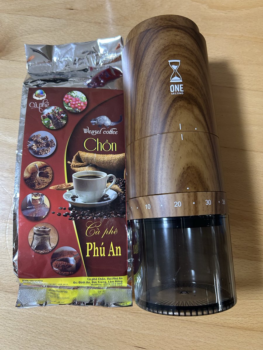 tanipom13's tweet photo. キシマの電動コーヒーミル☕️を導入、そして、初のコーヒー豆🫘は、ベトナム産のちょっと珍しいヤツになりました。向こうでは安く手に入るらしい
ただし、ジャコウネコさんは鶏と同じ問題にさらされているが、ここ（Phu An)は配慮されているとの説明だった https://t.co/m6k4NsW6Rg